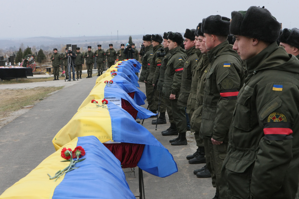 11 неопознанных бойцов АТО похоронили на Краснопольском кладбище в Днепропетровске 11 неопознанных бойцов АТО похоронили на Краснопольском кладбище в Днепропетровске
