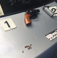 В Днепре во время задержания вооруженного злоумышленника ранен полицейский В Днепре во время задержания вооруженного злоумышленника ранен полицейский