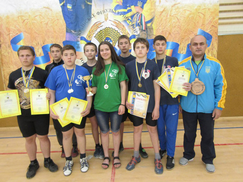 юноши и девушки из Днепропетровщины на всеукраинском чемпионате по гиревому спорту юноши и девушки из Днепропетровщины на всеукраинском чемпионате по гиревому спорту