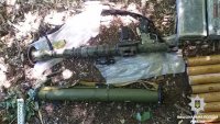 Тайник с оружием, боеприпасами и взрывчаткой обнаружили полицейские в лесополосе на Днепропетровщине Тайник с оружием, боеприпасами и взрывчаткой обнаружили полицейские в лесополосе на Днепропетровщине