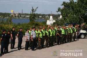 В Днепре к патрулированию спальных районов присоединились военнослужащие Нацгвардии В Днепре к патрулированию спальных районов присоединились военнослужащие Нацгвардии