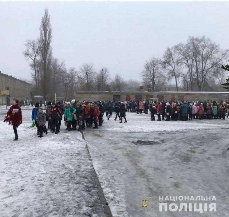 Полиция проверяет информацию о заминировании шести школ в Кривом Роге Полиция проверяет информацию о заминировании шести школ в Кривом Роге