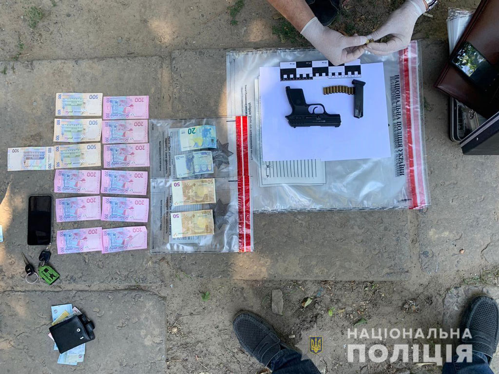 В Днепре полиция задержала вооруженную группу серийных квартирных воров В Днепре полиция задержала вооруженную группу серийных квартирных воров