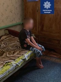 В Кривом Роге полицейские освободили 7-летнего мальчика, которого сожитель матери удерживал на цепи В Кривом Роге полицейские освободили 7-летнего мальчика, которого сожитель матери удерживал на цепи