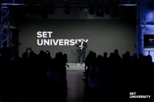 ���������� �������� Roosh � ������������ SET University ������ �������