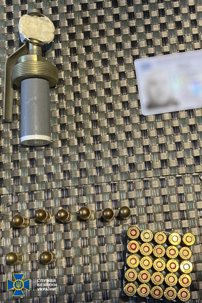 в Днепре рэкетиров, которые «облагали данью» местных предпринимателей в Днепре рэкетиров, которые «облагали данью» местных предпринимателей