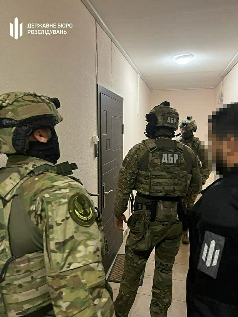 ГБР сообщило о подозрении в незаконном обогащении правоохранителю из Днепра, которого ранее разоблачили на вымогательстве 200 тыс. долларов ГБР сообщило о подозрении в незаконном обогащении правоохранителю из Днепра, которого ранее разоблачили на вымогательстве 200 тыс. долларов