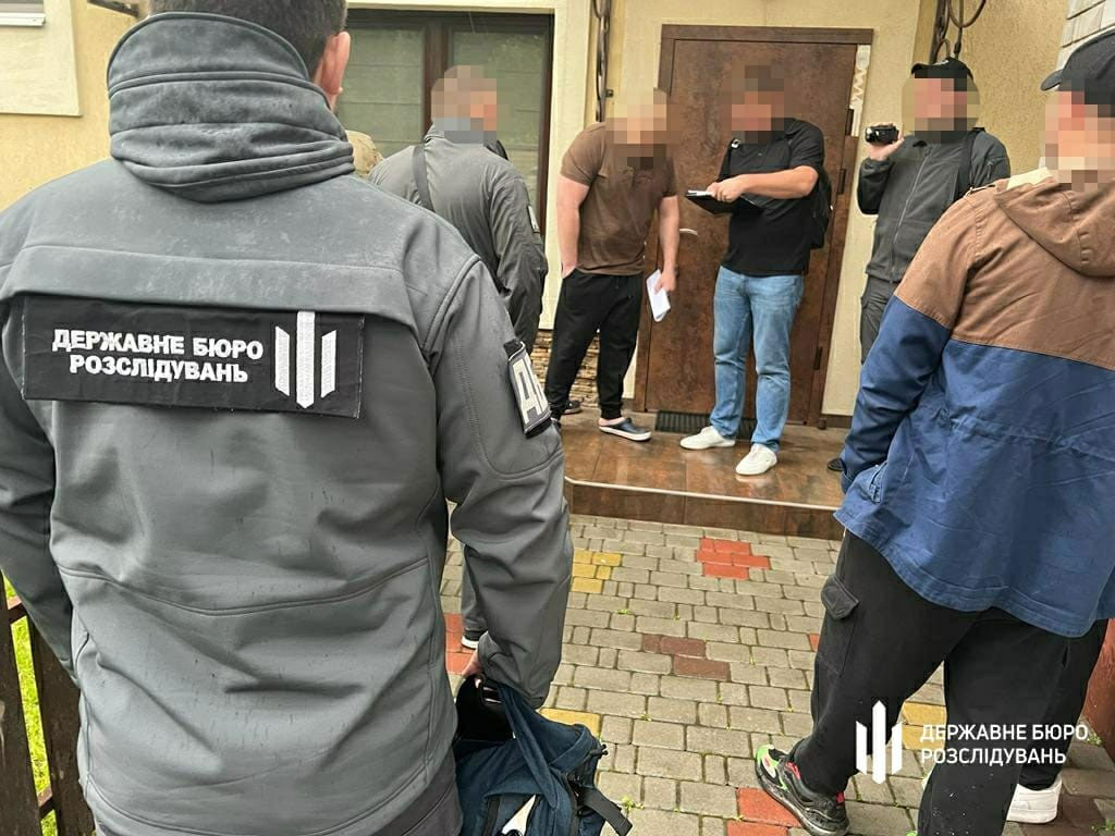 ГБР сообщило о подозрении в незаконном обогащении правоохранителю из Днепра, которого ранее разоблачили на вымогательстве 200 тыс. долларов ГБР сообщило о подозрении в незаконном обогащении правоохранителю из Днепра, которого ранее разоблачили на вымогательстве 200 тыс. долларов