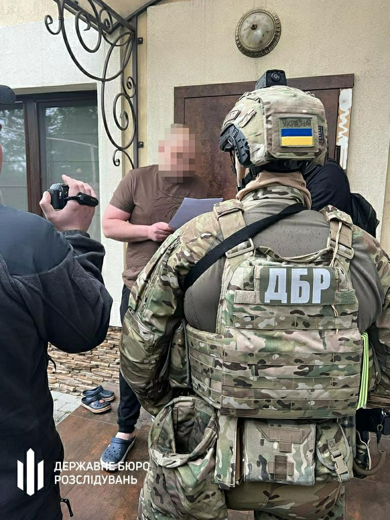 ГБР сообщило о подозрении в незаконном обогащении правоохранителю из Днепра, которого ранее разоблачили на вымогательстве 200 тыс. долларов ГБР сообщило о подозрении в незаконном обогащении правоохранителю из Днепра, которого ранее разоблачили на вымогательстве 200 тыс. долларов