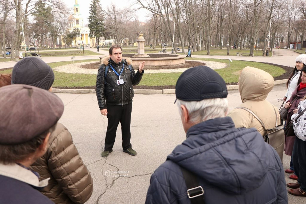 В Днепре провели бесплатную экскурсии по истории происхождения и развития города В Днепре провели бесплатную экскурсии по истории происхождения и развития города
