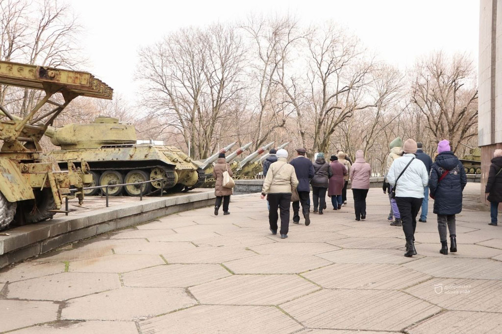 В Днепре провели бесплатную экскурсии по истории происхождения и развития города В Днепре провели бесплатную экскурсии по истории происхождения и развития города