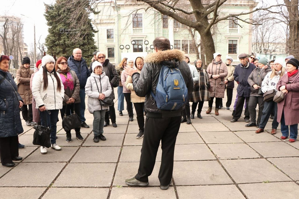 В Днепре провели бесплатную экскурсии по истории происхождения и развития города В Днепре провели бесплатную экскурсии по истории происхождения и развития города