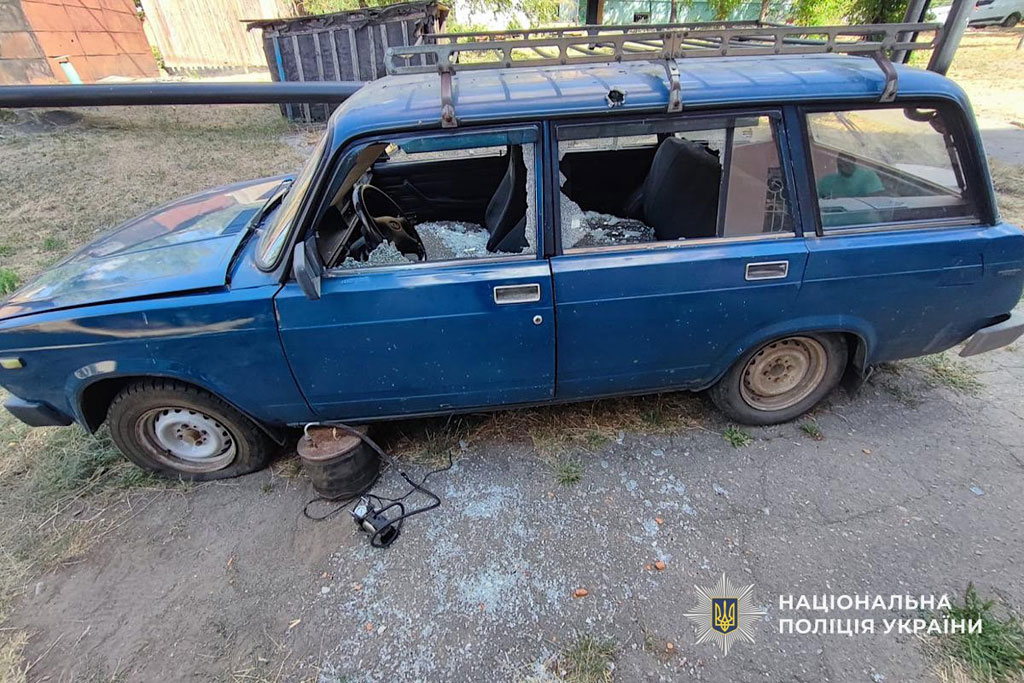 Полицейские работают на местах вражеских ударов и документируют последствия обстрелов Днепропетровщины Полицейские работают на местах вражеских ударов и документируют последствия обстрелов Днепропетровщины