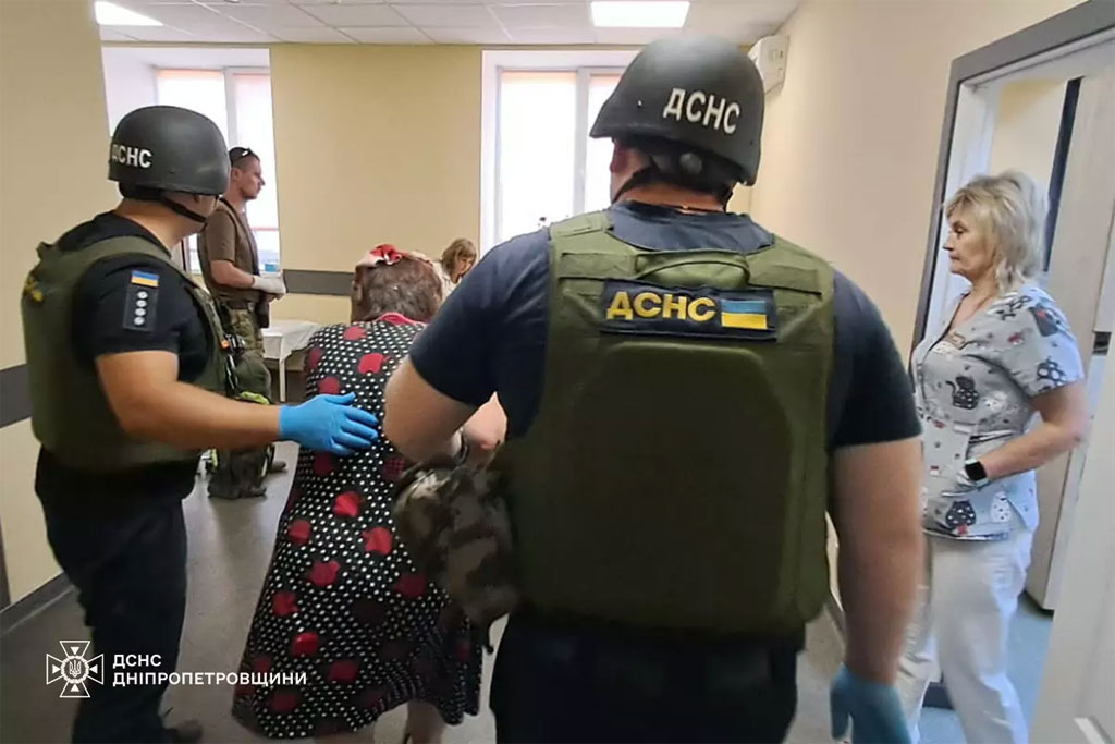 В Никополе от артобстрела пострадала женщина В Никополе от артобстрела пострадала женщина