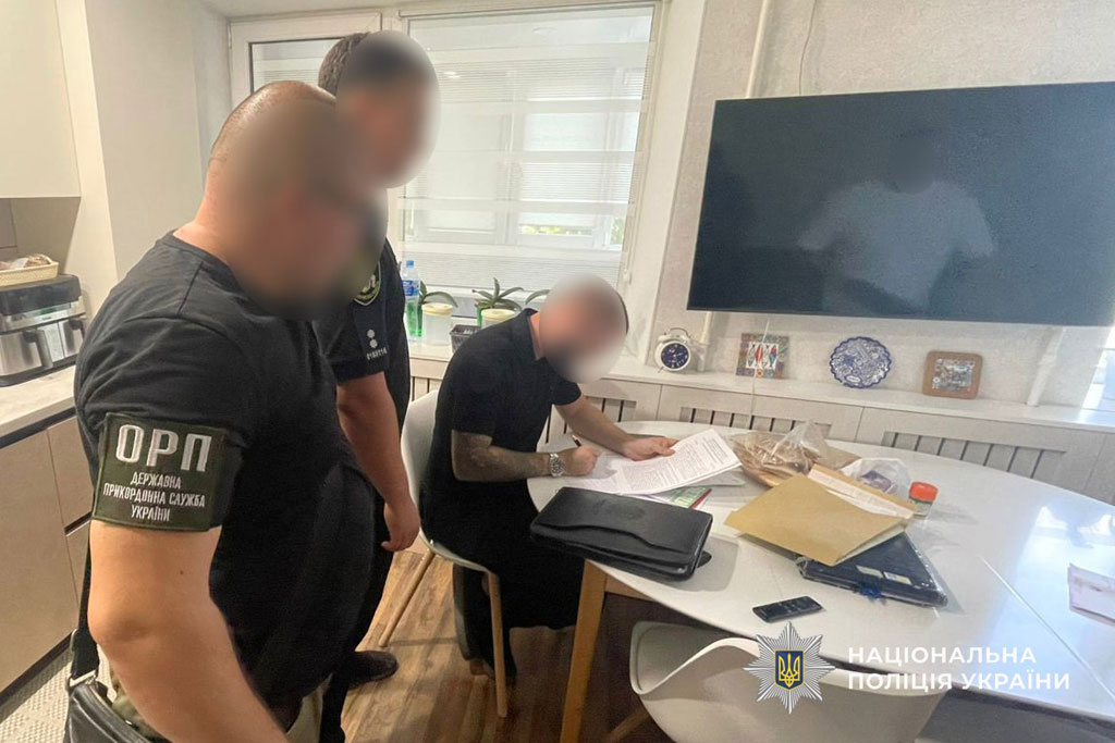 Полицейские Днепропетровской области разоблачили схему продажи автомобилей, ввезенных в Украину как гуманитарная помощь для военных НГУ Полицейские Днепропетровской области разоблачили схему продажи автомобилей, ввезенных в Украину как гуманитарная помощь для военных НГУ