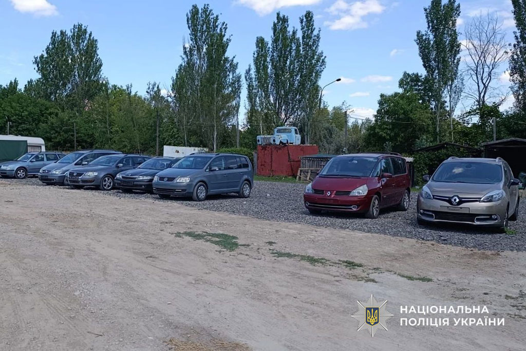 Полицейские Днепропетровской области разоблачили схему продажи автомобилей, ввезенных в Украину как гуманитарная помощь для военных НГУ Полицейские Днепропетровской области разоблачили схему продажи автомобилей, ввезенных в Украину как гуманитарная помощь для военных НГУ