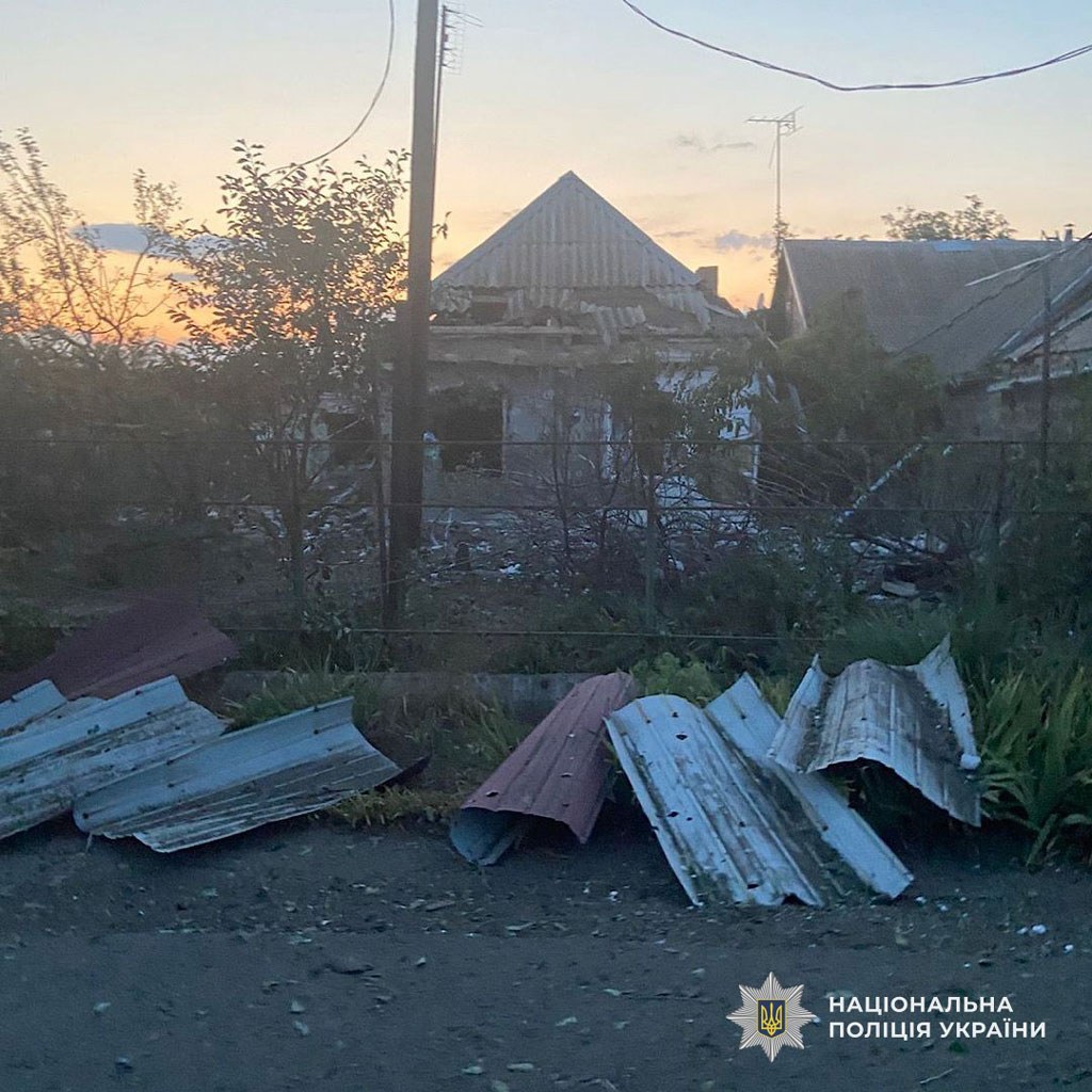 В Никополе российские военные убили троих человек, еще четверо получили ранения – среди них спасатели: следственно-оперативные группы полиции задокументировали последствия российского обстрела В Никополе российские военные убили троих человек, еще четверо получили ранения – среди них спасатели: следственно-оперативные группы полиции задокументировали последствия российского обстрела