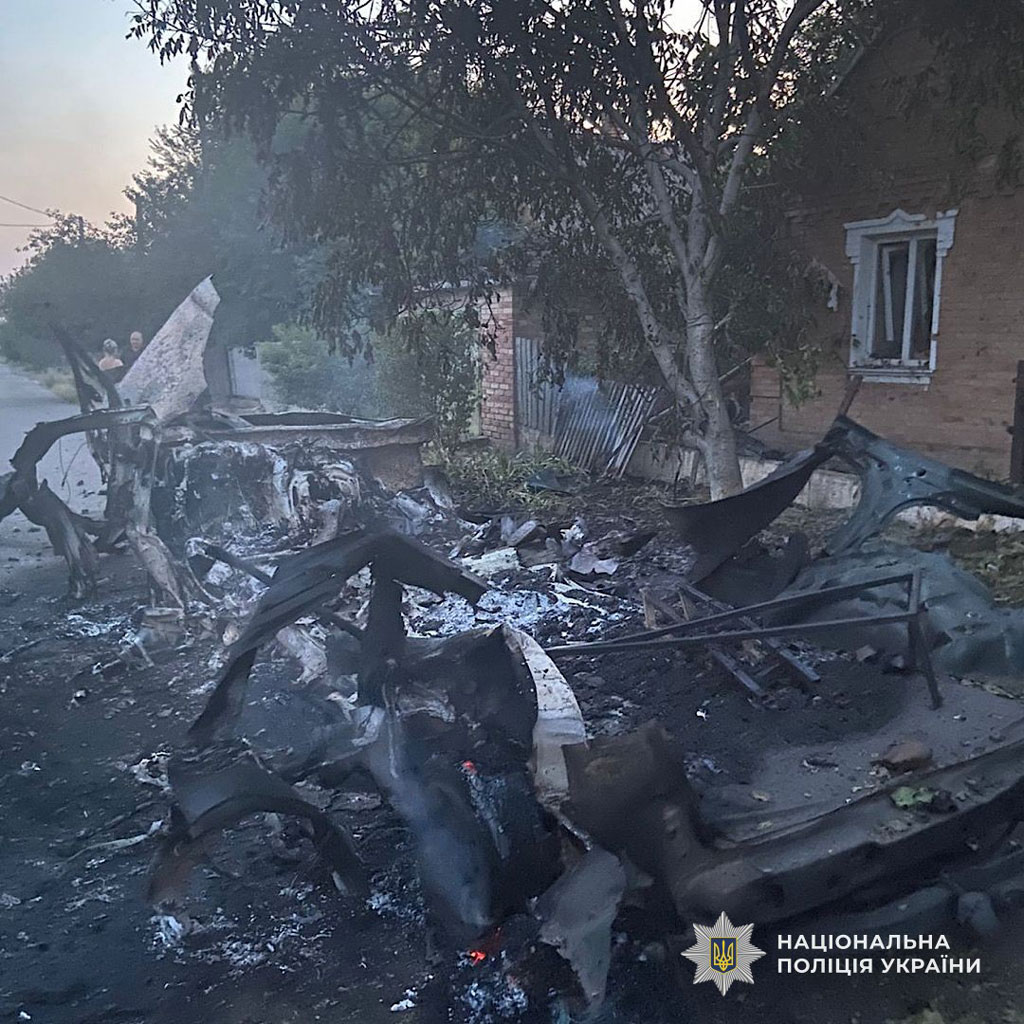 В Никополе российские военные убили троих человек, еще четверо получили ранения – среди них спасатели: следственно-оперативные группы полиции задокументировали последствия российского обстрела В Никополе российские военные убили троих человек, еще четверо получили ранения – среди них спасатели: следственно-оперативные группы полиции задокументировали последствия российского обстрела