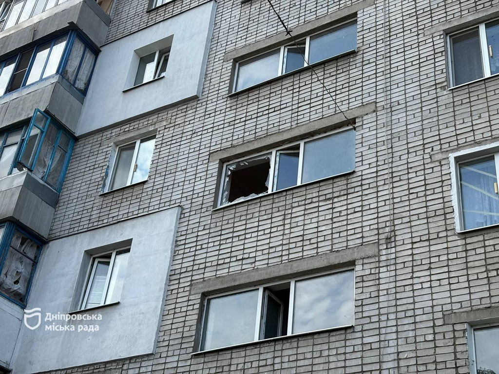 В Днепре приводят в порядок то, что ночью изуродовано вражеской атакой В Днепре приводят в порядок то, что ночью изуродовано вражеской атакой
