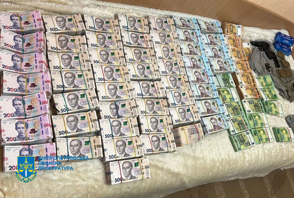 Полицейские сообщили подозрение группе должностных лиц Днепровского горсовета, причастных к хищению бюджетных средств Полицейские сообщили подозрение группе должностных лиц Днепровского горсовета, причастных к хищению бюджетных средств