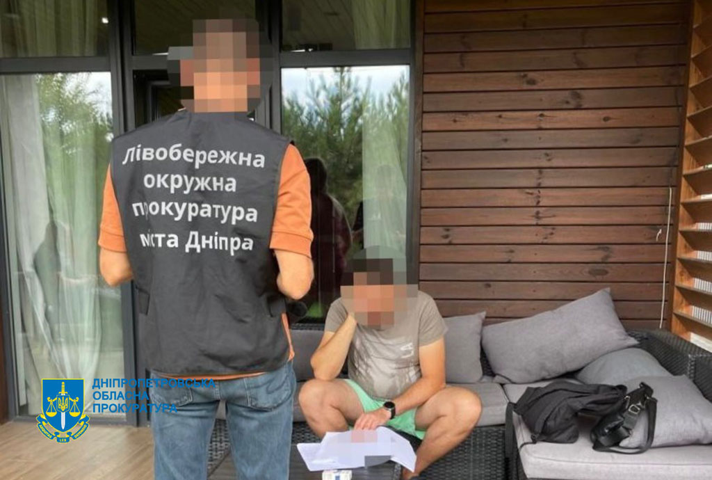Завладели более 6,7 млн. грн. бюджетных средств — в Днепропетровской области сообщено о подозрении бывшим должностным лицам филиала «Укрзализныци» и директору подрядной компании Завладели более 6,7 млн. грн. бюджетных средств — в Днепропетровской области сообщено о подозрении бывшим должностным лицам филиала «Укрзализныци» и директору подрядной компании