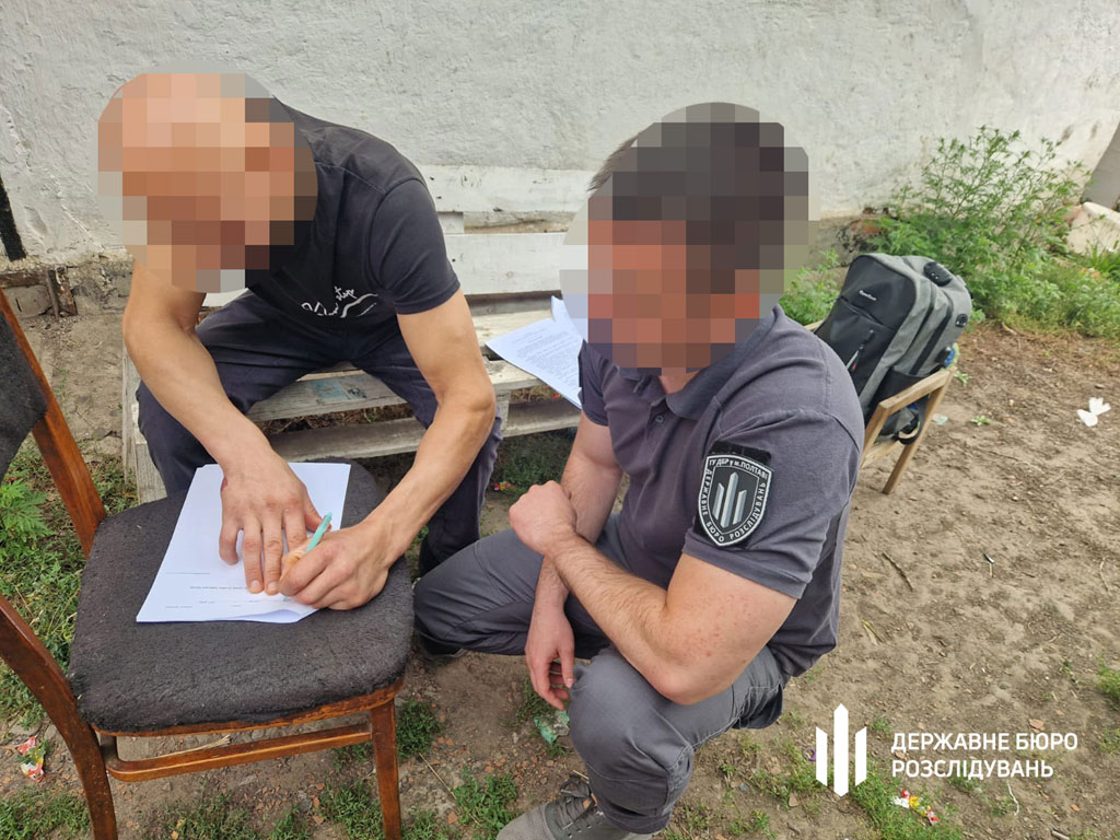 На Днепропетровщине ГБР разоблачило правоохранителя, возглавившего банду «черных лесорубов» На Днепропетровщине ГБР разоблачило правоохранителя, возглавившего банду «черных лесорубов»