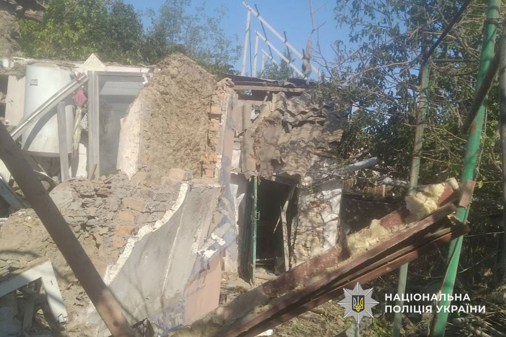 За прошедшие сутки Днепропетровщина пережила более сотни вражеских ударов, ранены три человека: на местах обстрела работают следователи За прошедшие сутки Днепропетровщина пережила более сотни вражеских ударов, ранены три человека: на местах обстрела работают следователи