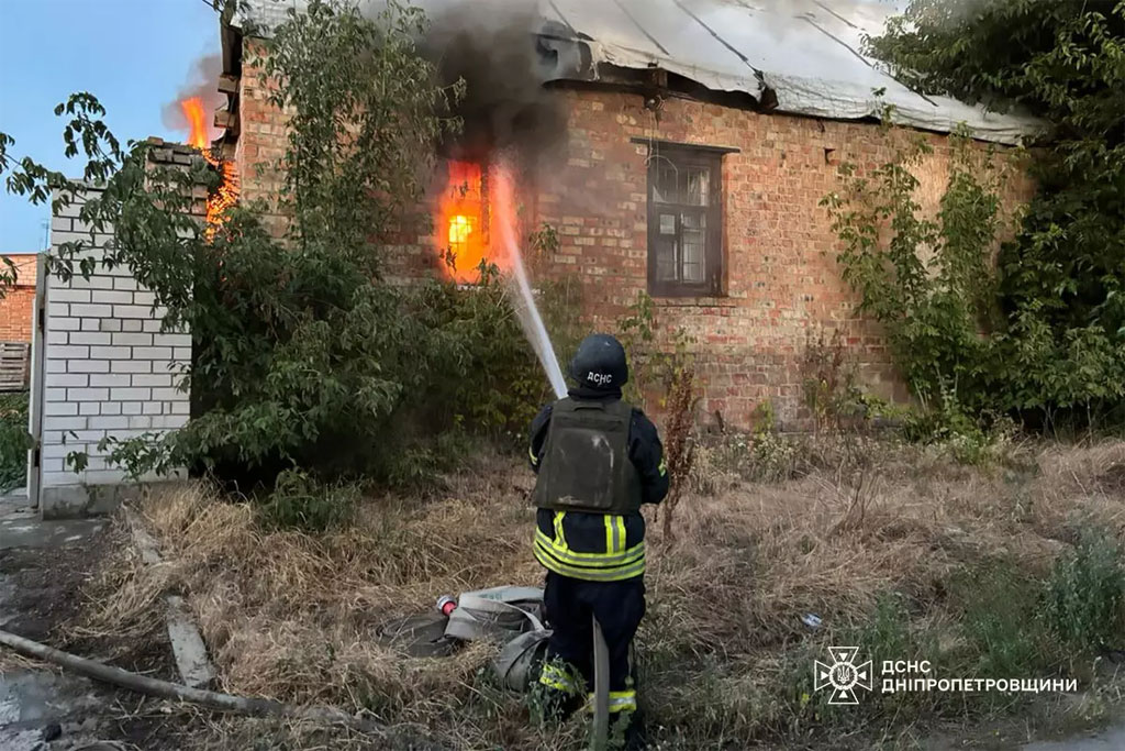Никопольский район: пожарные ликвидировали пожары, вызванные вражескими обстрелами Никопольский район: пожарные ликвидировали пожары, вызванные вражескими обстрелами