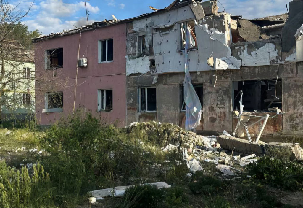 Враг продолжает бить по прифронтовым регионам Днепропетровщины: следователи собирают вещественные доказательства на местах обстрелов Враг продолжает бить по прифронтовым регионам Днепропетровщины: следователи собирают вещественные доказательства на местах обстрелов