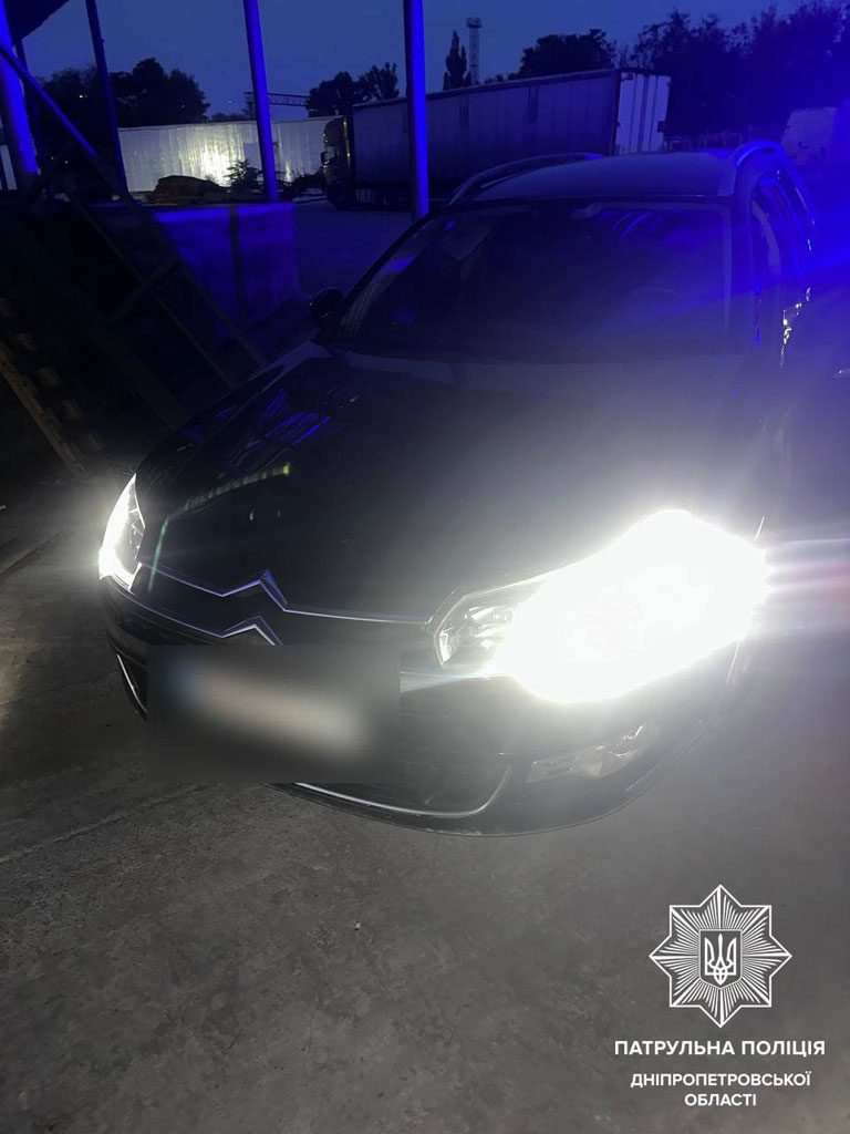 В Днепре патрульные задержали угонщика автомобиля пьяного и без прав на вождение В Днепре патрульные задержали угонщика автомобиля пьяного и без прав на вождение