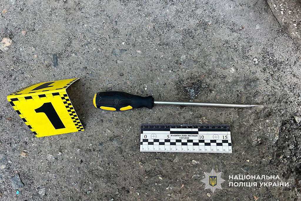 Пытался обокрасть квартиру: полиция Днепра задержала подозреваемого на месте преступления Пытался обокрасть квартиру: полиция Днепра задержала подозреваемого на месте преступления