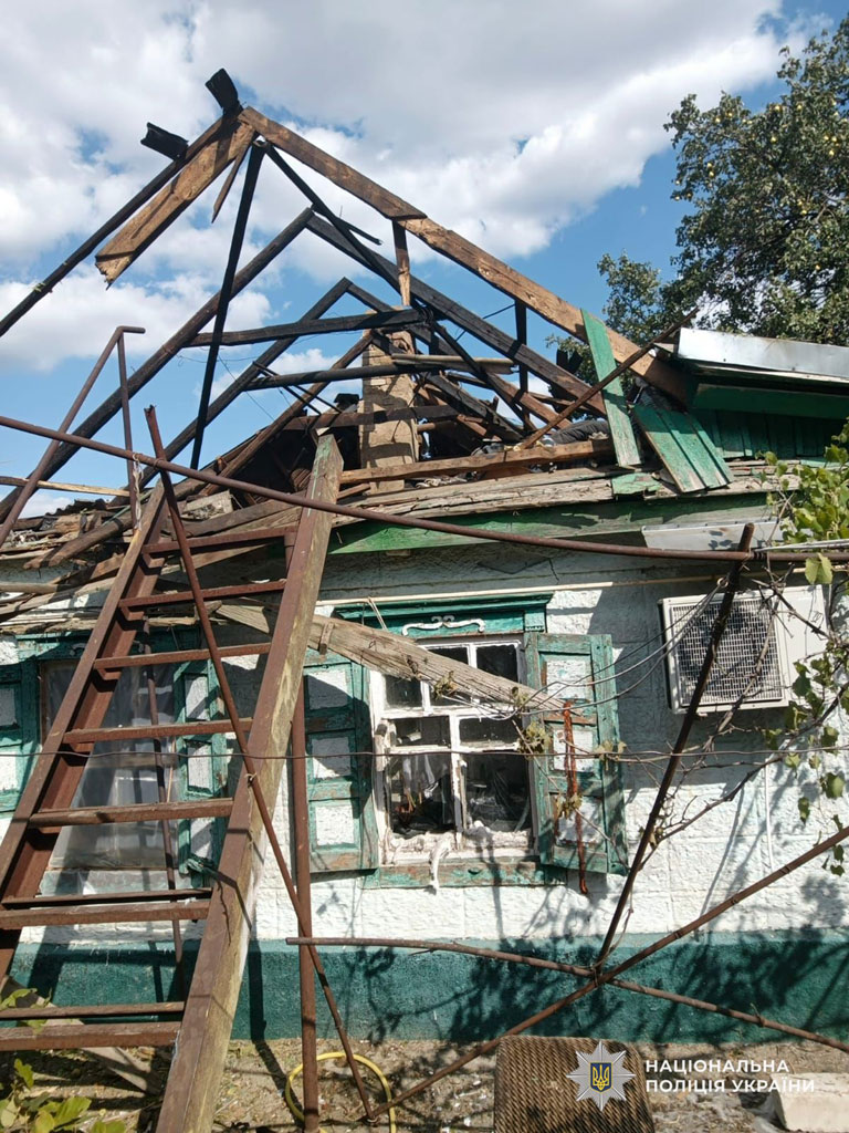 Полиция документирует последствия российских атак по Днепропетровщине за прошедшие сутки 25-26 августа Полиция документирует последствия российских атак по Днепропетровщине за прошедшие сутки 25-26 августа