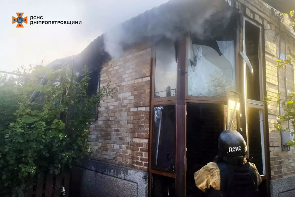 В Синельниковском районе спасатели ликвидировали возгорание, вызванное вражеским ударом В Синельниковском районе спасатели ликвидировали возгорание, вызванное вражеским ударом