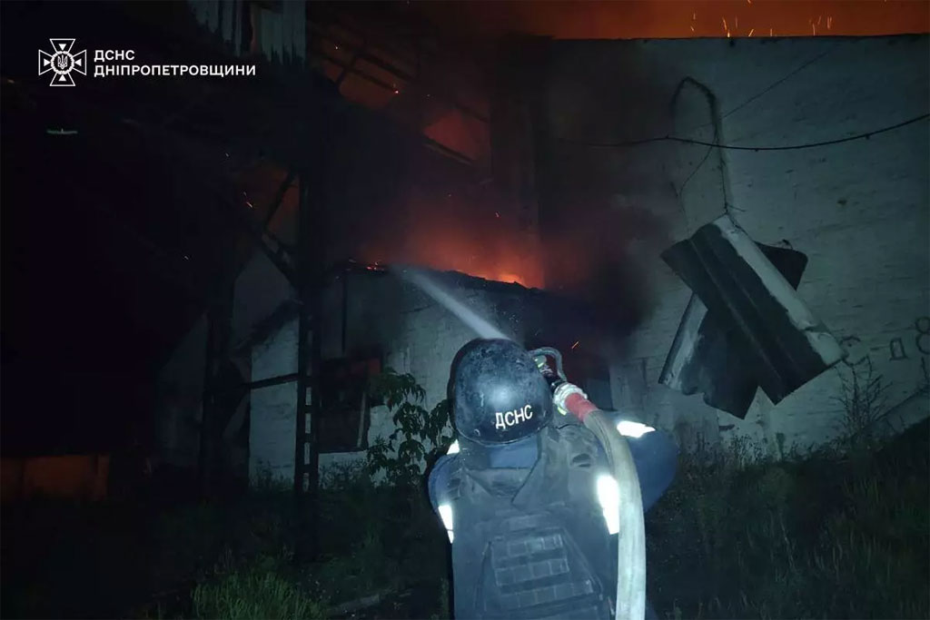 Полиция Днепропетровской области документирует последствия атаки врага: три человека погибли, восемь пострадали Полиция Днепропетровской области документирует последствия атаки врага: три человека погибли, восемь пострадали