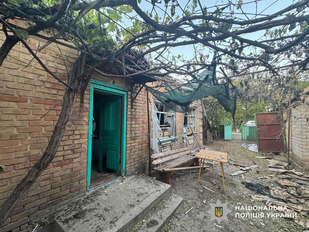 На Днепропетровщине из-за вражеских обстрелов один человек погиб, 11 получили ранения: по фактам военных преступлений РФ полицейские открыли уголовные производства На Днепропетровщине из-за вражеских обстрелов один человек погиб, 11 получили ранения: по фактам военных преступлений РФ полицейские открыли уголовные производства