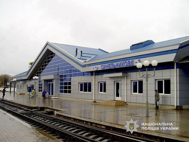 Напал на женщину возле железнодорожного вокзала: полицейские г. Синельниково задержали грабителя Напал на женщину возле железнодорожного вокзала: полицейские г. Синельниково задержали грабителя