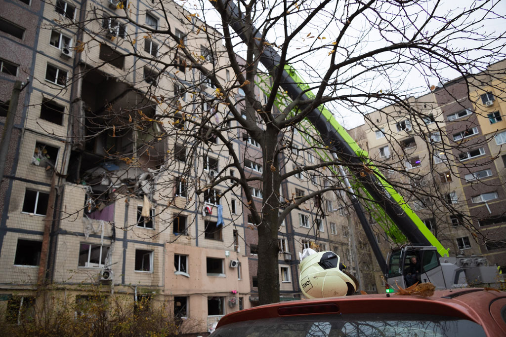 гражданский многоэтажный дом в городе Днепр, который подвергся атаки вооруженных сил России гражданский многоэтажный дом в городе Днепр, который подвергся атаки вооруженных сил России