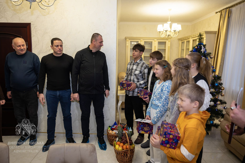 В Каменском в новый дом переехал детский дом семейного типа В Каменском в новый дом переехал детский дом семейного типа