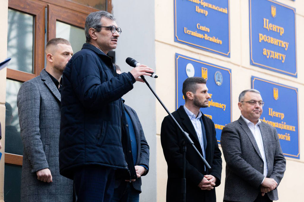 В Университете таможенного дела и финансов в Днепре открылся украинско-греческий центр В Университете таможенного дела и финансов в Днепре открылся украинско-греческий центр
