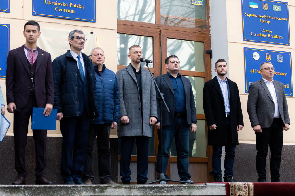 В Университете таможенного дела и финансов в Днепре открылся украинско-греческий центр В Университете таможенного дела и финансов в Днепре открылся украинско-греческий центр