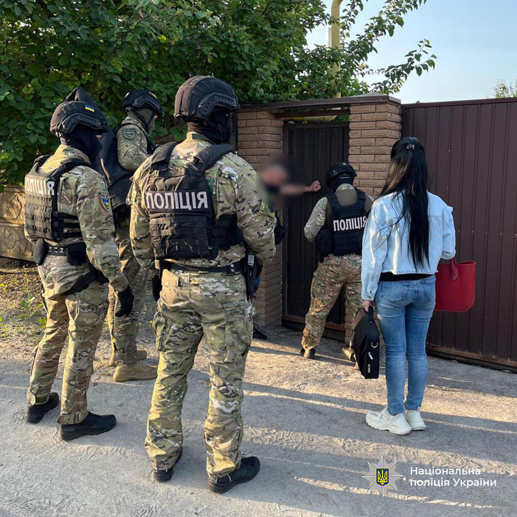 Присвоили более 3,3 млн. грн. на восстановлении жилья после обстрелов: в Днепре разоблачен чиновник горсовета и сообщники Присвоили более 3,3 млн. грн. на восстановлении жилья после обстрелов: в Днепре разоблачен чиновник горсовета и сообщники