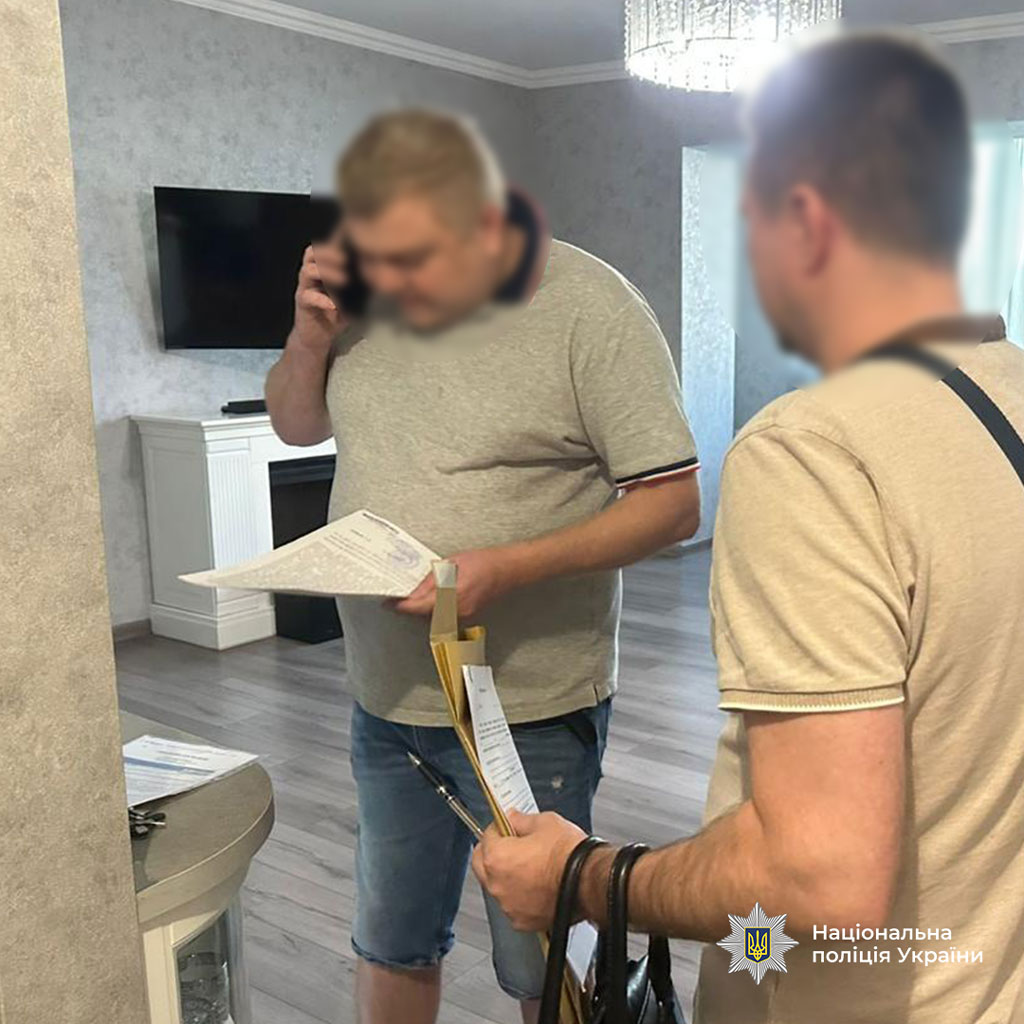 Присвоили более 3,3 млн. грн. на восстановлении жилья после обстрелов: в Днепре разоблачен чиновник горсовета и сообщники Присвоили более 3,3 млн. грн. на восстановлении жилья после обстрелов: в Днепре разоблачен чиновник горсовета и сообщники