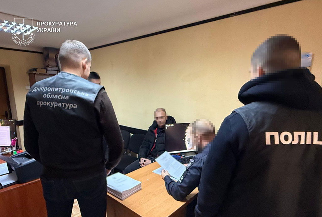 Присвоили более 3,3 млн. грн. на восстановлении жилья после обстрелов: в Днепре разоблачен чиновник горсовета и сообщники Присвоили более 3,3 млн. грн. на восстановлении жилья после обстрелов: в Днепре разоблачен чиновник горсовета и сообщники