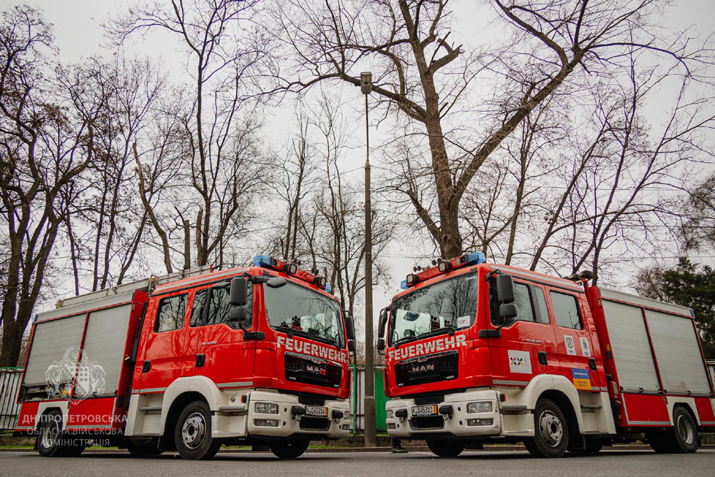 Для работы пожарных команд: две общины Днепропетровщины получили спецавто от международных партнеров Для работы пожарных команд: две общины Днепропетровщины получили спецавто от международных партнеров
