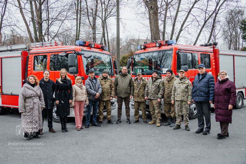 Для работы пожарных команд: две общины Днепропетровщины получили спецавто от международных партнеров Для работы пожарных команд: две общины Днепропетровщины получили спецавто от международных партнеров