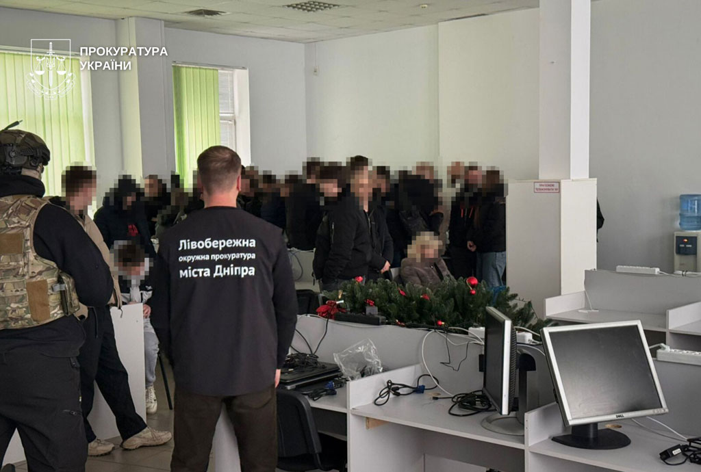 В Днепре прекращена деятельность мошеннического колл-центра на 100 рабочих мест - продолжается расследование В Днепре прекращена деятельность мошеннического колл-центра на 100 рабочих мест - продолжается расследование