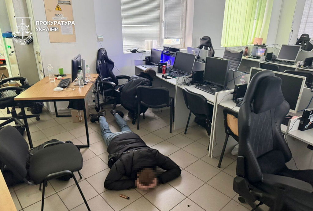 В Днепре прекращена деятельность мошеннического колл-центра на 100 рабочих мест - продолжается расследование В Днепре прекращена деятельность мошеннического колл-центра на 100 рабочих мест - продолжается расследование