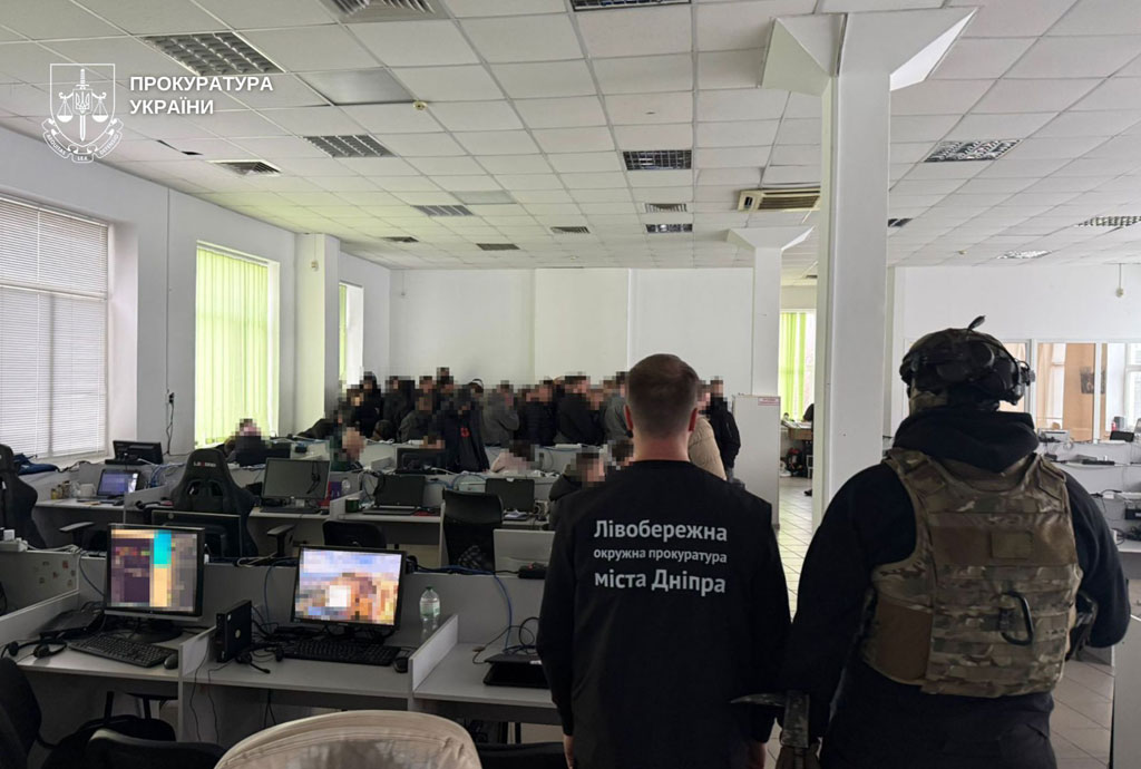 В Днепре прекращена деятельность мошеннического колл-центра на 100 рабочих мест - продолжается расследование В Днепре прекращена деятельность мошеннического колл-центра на 100 рабочих мест - продолжается расследование