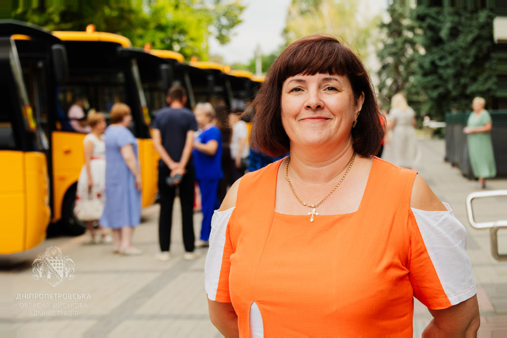 Новое пополнение школьного автопарка: общинам Днепропетровской области передали еще десять инклюзивных автобусов Новое пополнение школьного автопарка: общинам Днепропетровской области передали еще десять инклюзивных автобусов