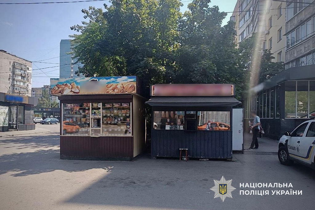В Днепре полицейские задержали грабителя, который посреди белого дня ограбил пожилую женщину В Днепре полицейские задержали грабителя, который посреди белого дня ограбил пожилую женщину